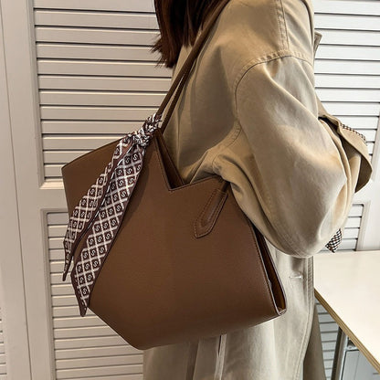 Large capacity niche fashion shoulder bag commuting tote bag