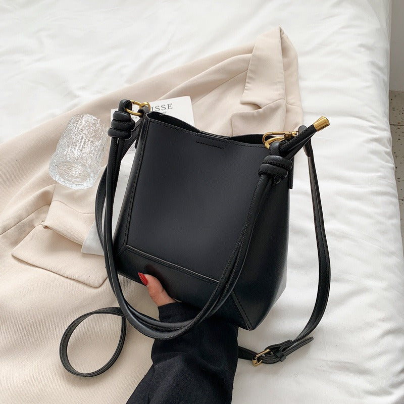 Fashionable Large Capacity Simple One Shoulder Crossbody Bag Retro Texture Bucket Bag Women&