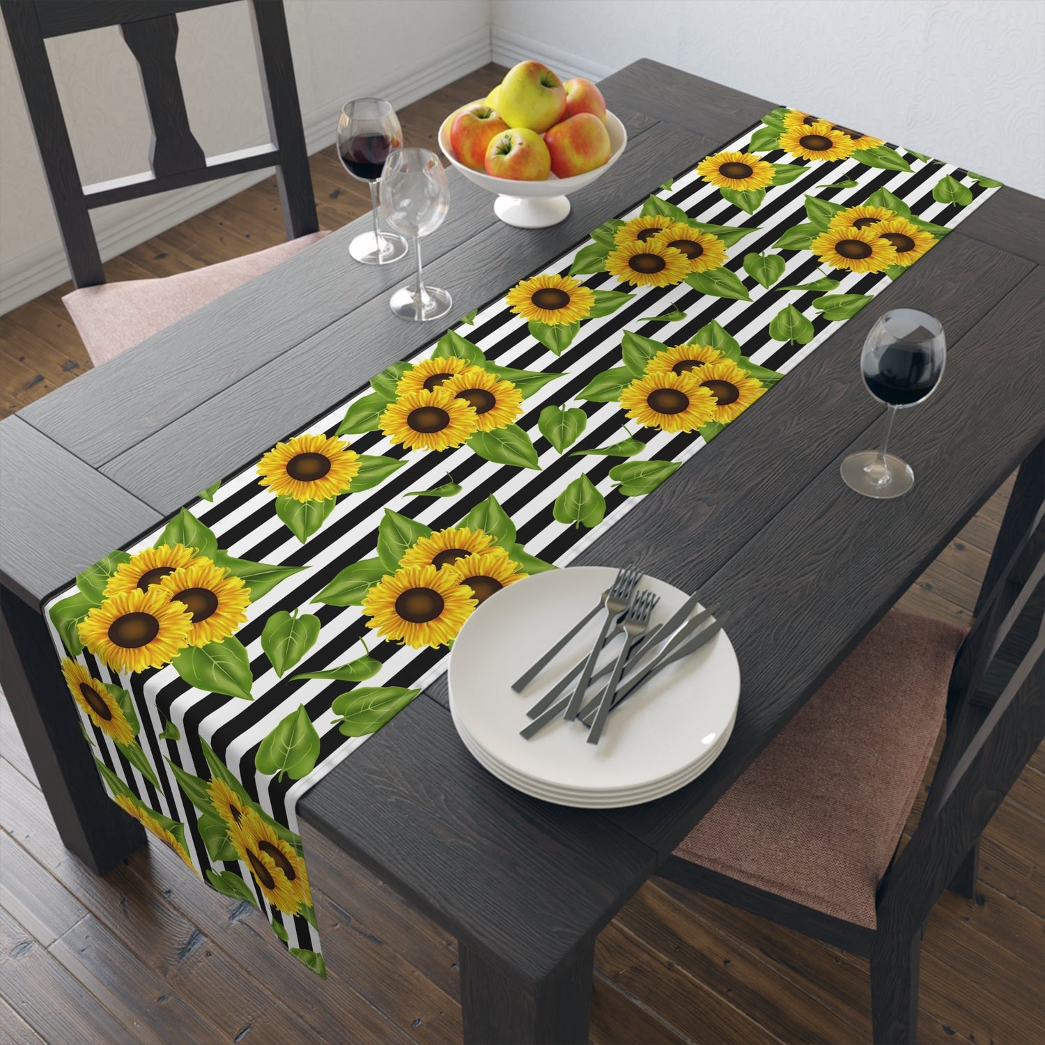 Table Runner (Cotton, Poly) Sunflowers on black and white