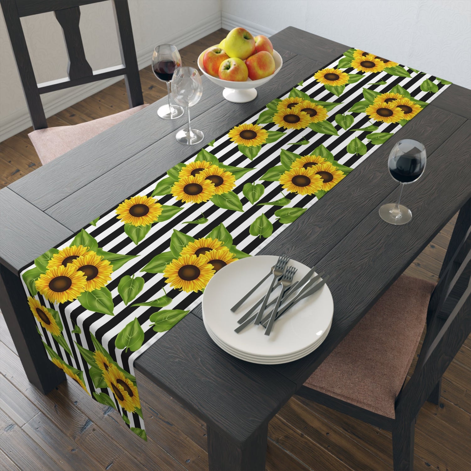 Table Runner (Cotton, Poly) Sunflowers on black and white