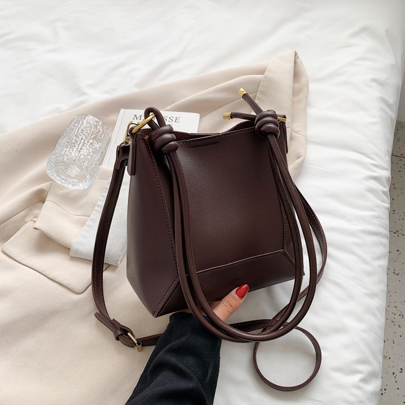 Fashionable Large Capacity Simple One Shoulder Crossbody Bag Retro Texture Bucket Bag Women&