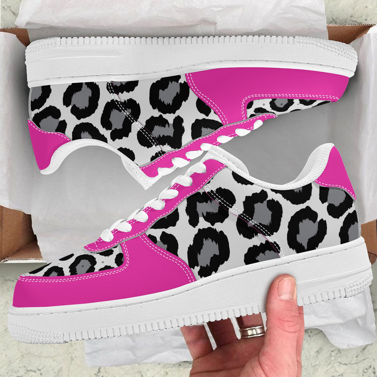 Low Top Unisex Sneaker Leopard print and Pink decoration