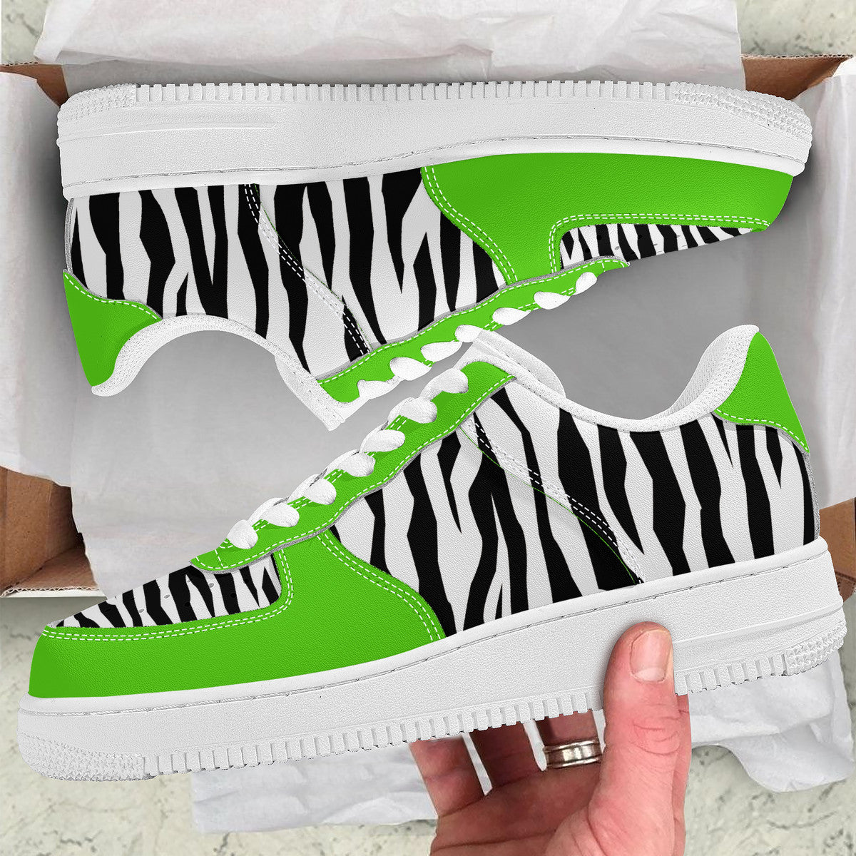 Low Top Unisex Sneakers Tiger decoration with green