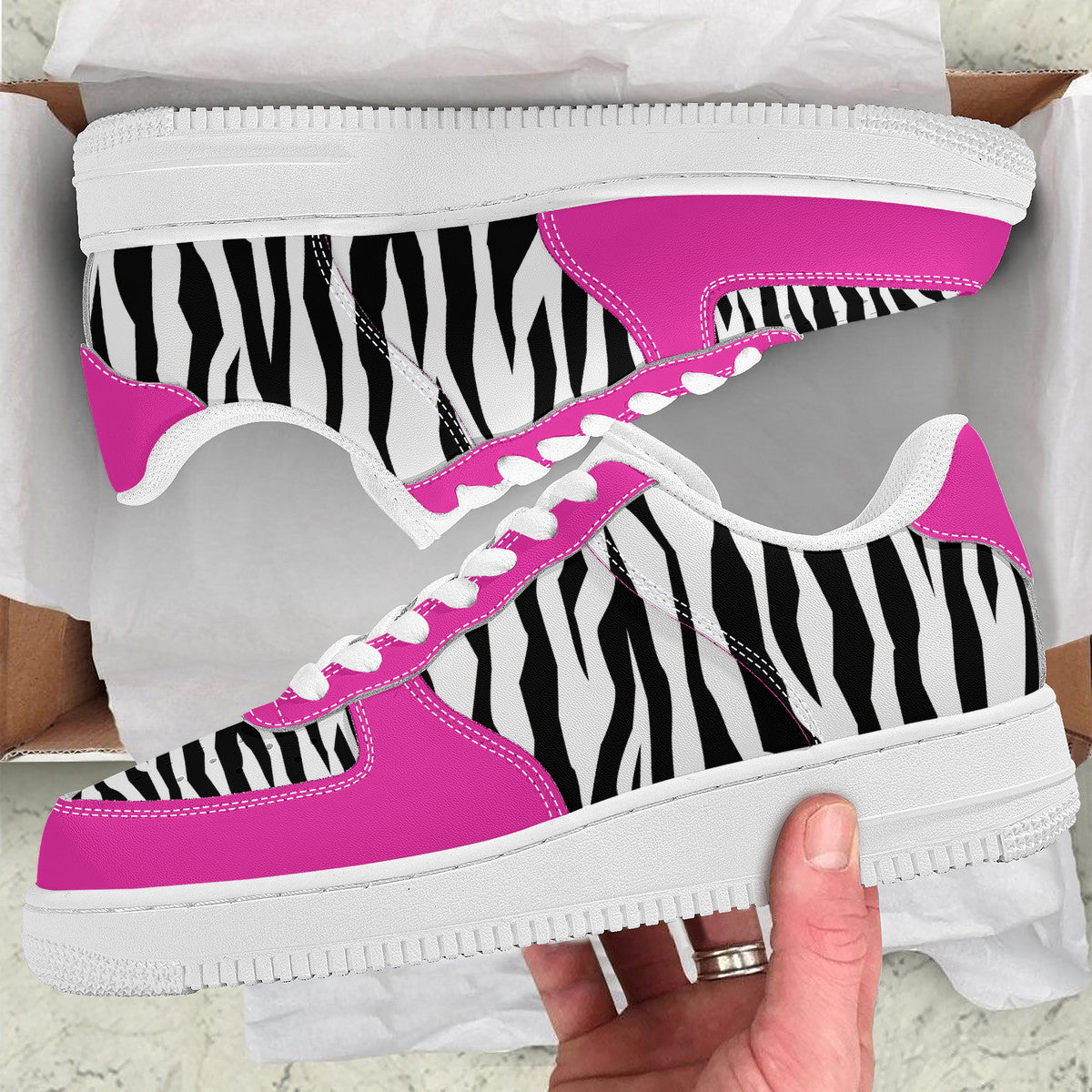 Low Top Unisex Sneakers Tiger decoration with pink