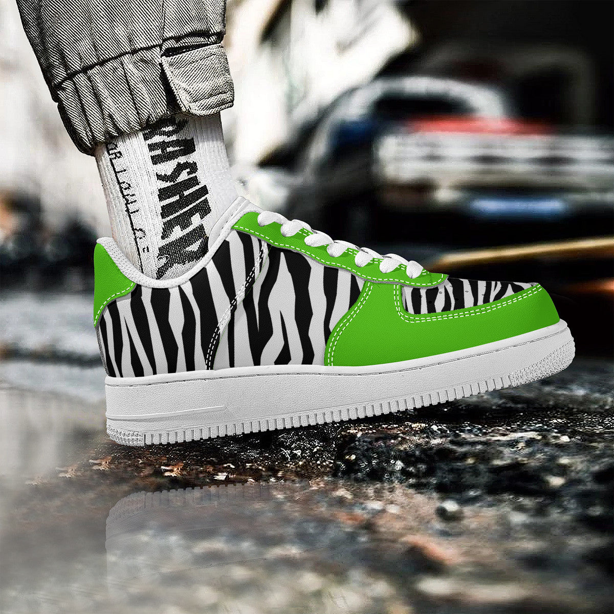 Low Top Unisex Sneakers Tiger decoration with green